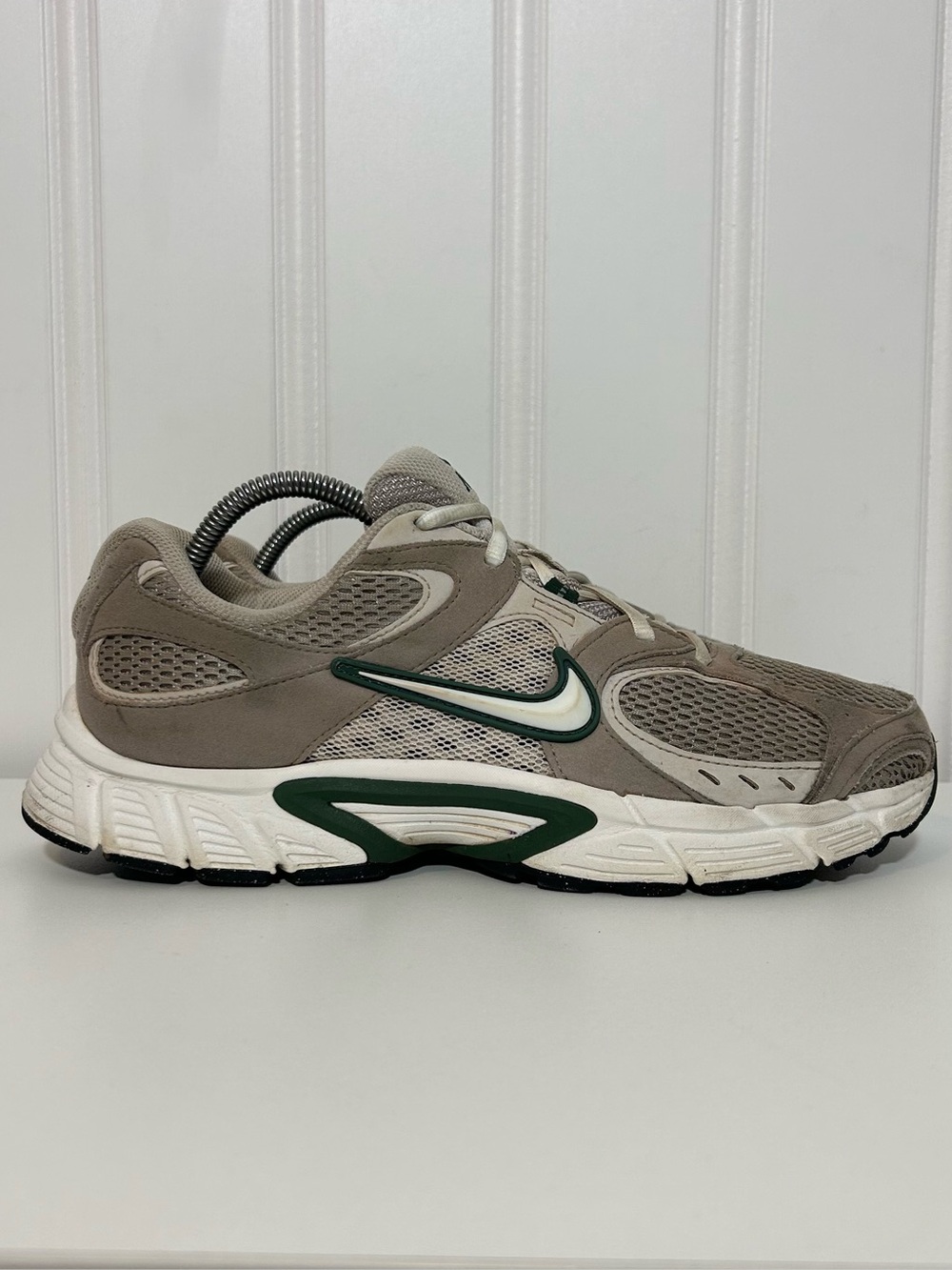 Nike v5 rnr Men's Grey and Green Mesh Athletic Sneakers